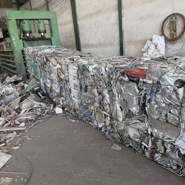 Baled mixed aluminium scrap