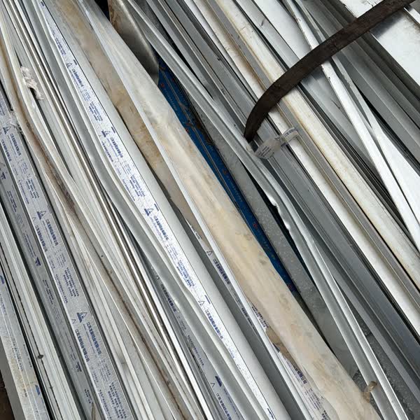 Bundled aluminium 6063 extrusion scrap