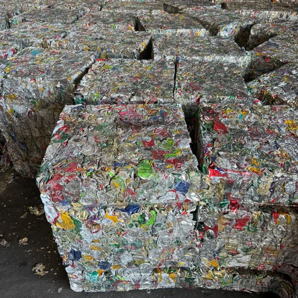 Baled UBC aluminium can scrap